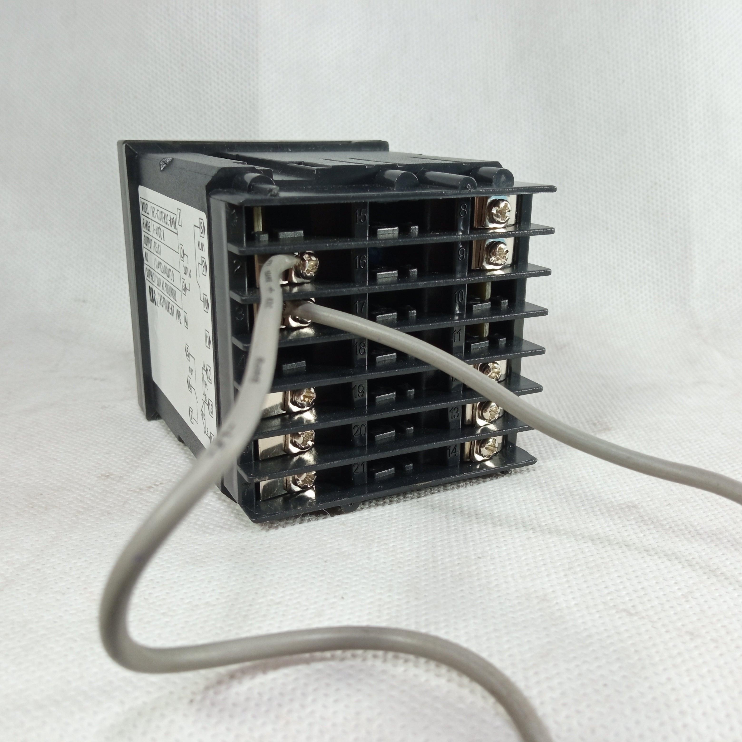 BR1962_1 AC 220V Oven Temperature Controller RKC REX-C700 in Pakistan - industryparts.pk