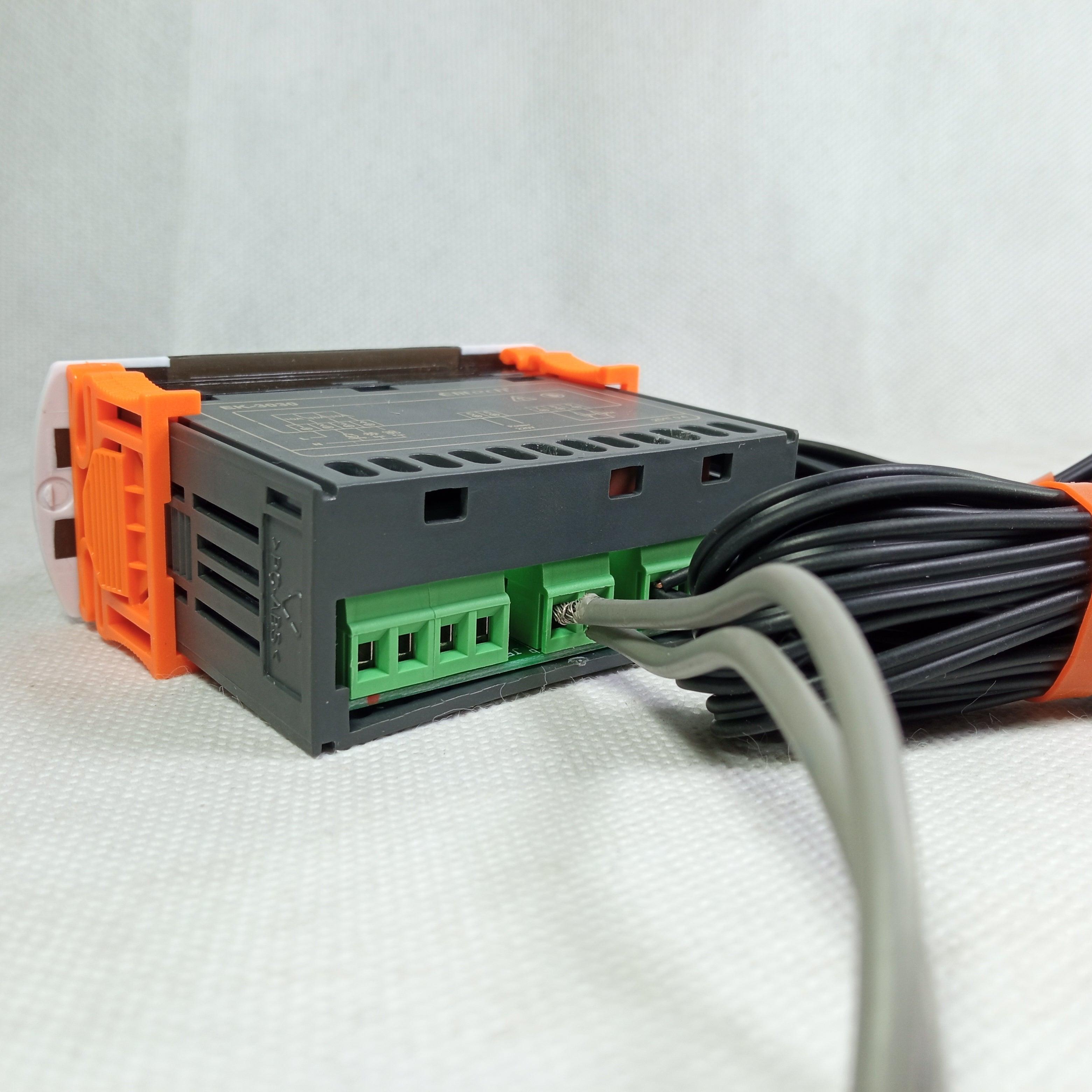 BR4374_7 Elitech EK-3030 Digital Temperature Controller Heating or Cooling System Multi-Use in Pakistan - industryparts.pk