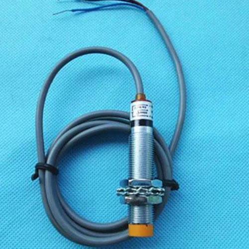 OmronInductiveProximitySensorSwitchE2E-X5ME1 Omron Inductive Proximity Sensor Switch E2E-X5ME1 - industryparts.pk